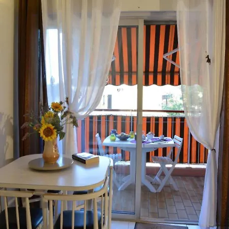 Amphores Apartment *